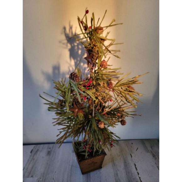 Unique rustic star tree cranberry Xmas home decor tabletop figure - Picture 1 of 10